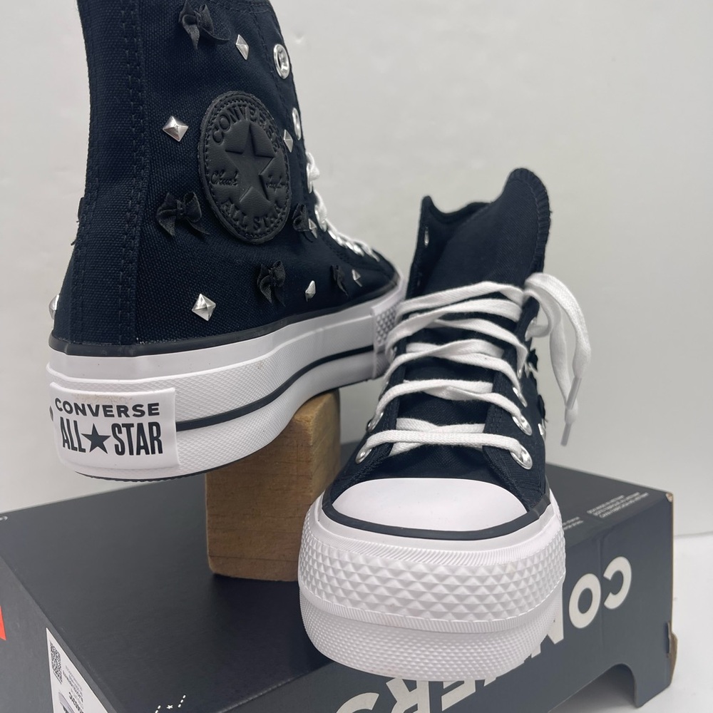 Converse WMNS Black High-Top
CTAS LIFT HI
BLACK/SILVER/WHITE Platform Sneakers - Picture 7 of 15